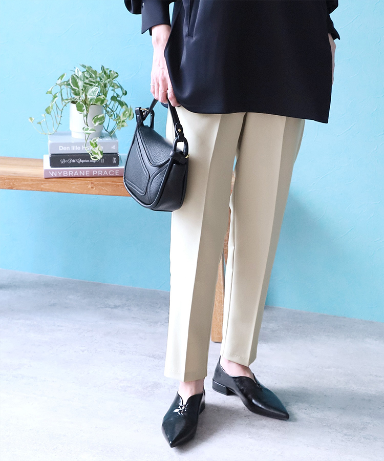 センタープレステーパードパンツ