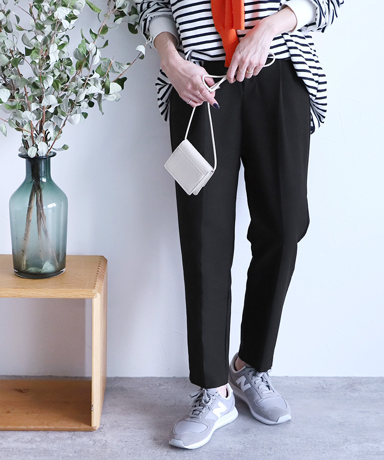 センタープレステーパードパンツ