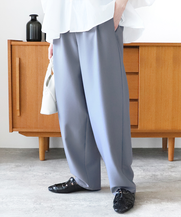 カーブタックパンツ