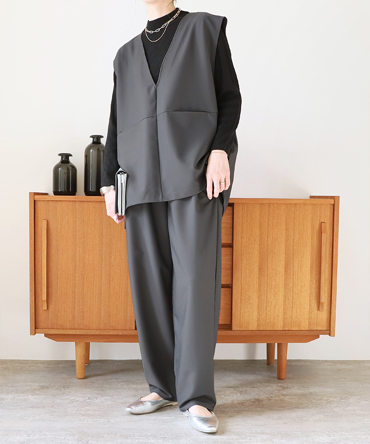 カーブタックパンツ