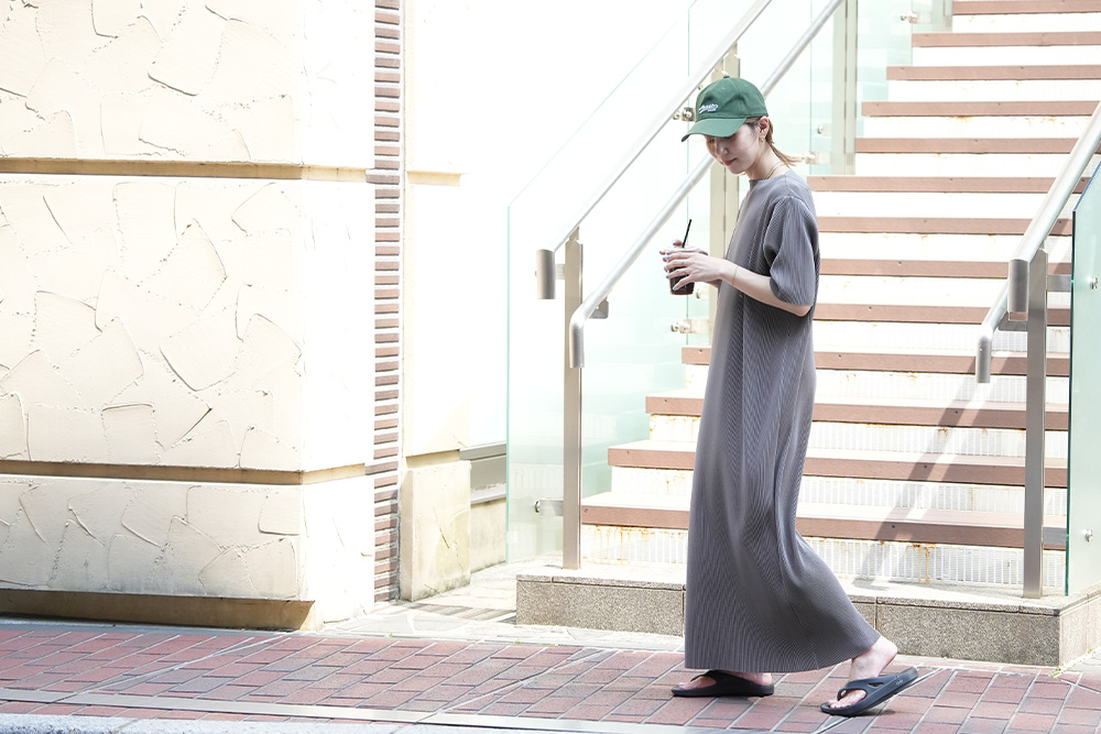 セルフカット半袖マキシプリーツワンピース