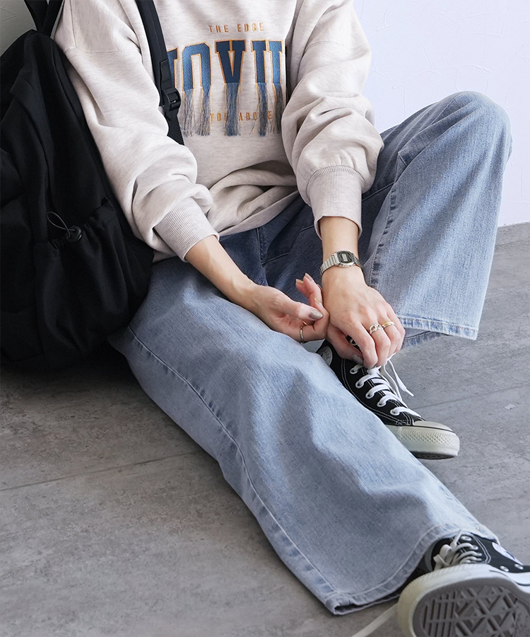 飾り釦付き裏ゴムストレートデニムパンツ