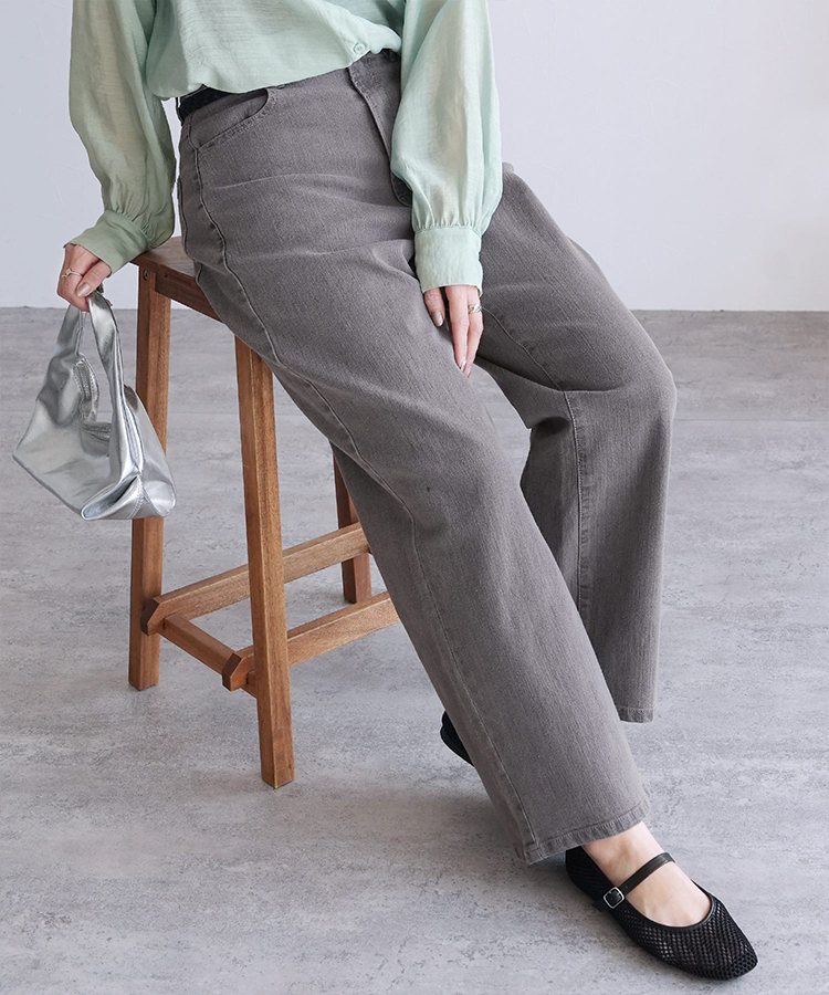 飾り釦付き裏ゴムストレートデニムパンツ