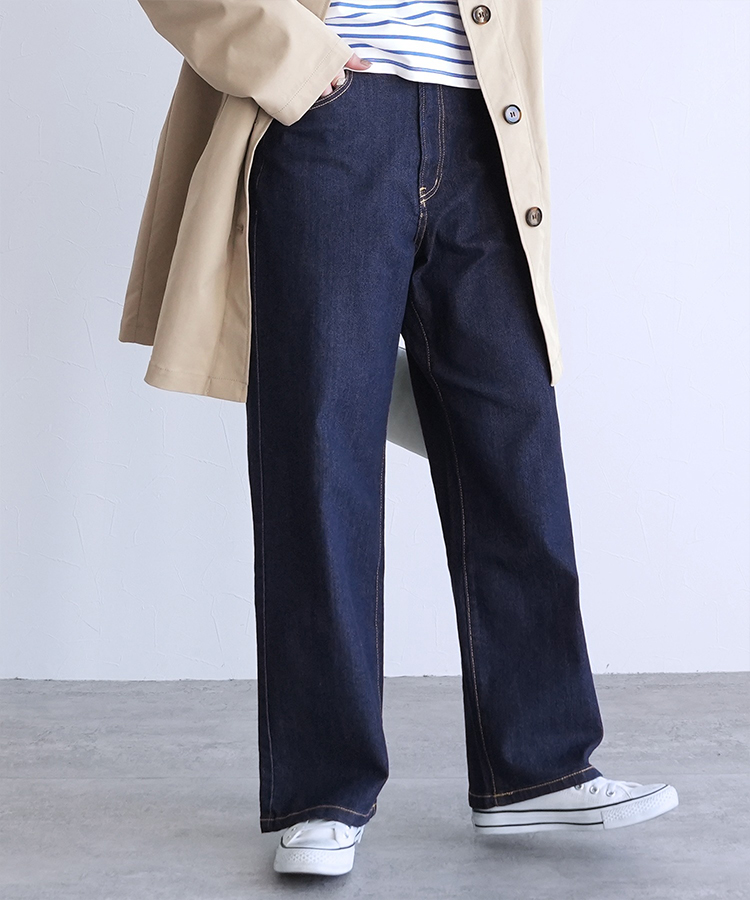 飾り釦付き裏ゴムストレートデニムパンツ